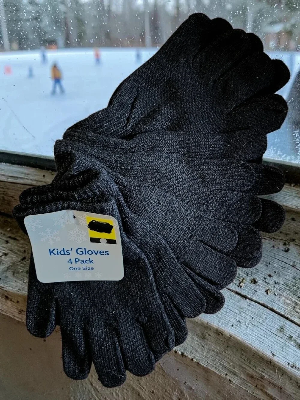 NWT Kid's Boy Girl Unisex Knit Winter Gloves 4 Pack  Black Ski Skate Sledding
